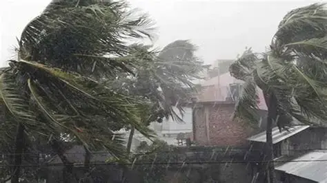 রাতের মধ্যে ৬০ কিমি বেগে ঝড়ের আশঙ্কা: সতর্কবার্তা আবহাওয়া অধিদপ্তরের