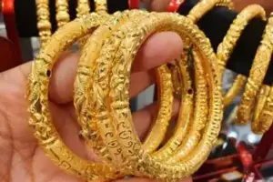 ঈদের আগে স্বর্ণের বাজারে বিশাল ধাক্কা: ভরিতে কমলো ১৫ হাজার