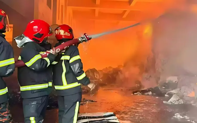 চট্টগ্রামে ভয়াবহ আ’গু’ন, নিয়ন্ত্রণে ৮ ইউনিট