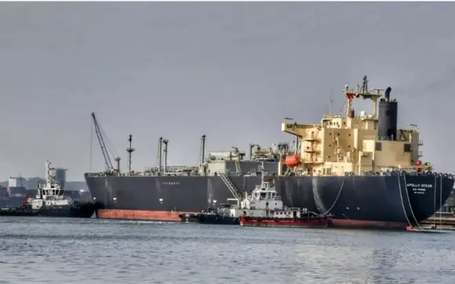 যুদ্ধবিরতি: হরমুজে বাংলাদেশিসহ আটকা পড়েছে যত জাহাজ?