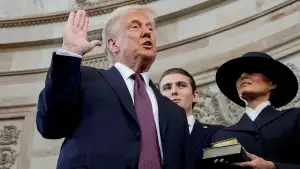 মধ্যপ্রাচ্যে উত্তেজনা: হরমুজ প্রণালি ইস্যুতে ট্রাম্পের কড়া বার্তা