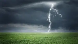 ব’জ্রপাতে পাঁচ জেলায় ৭ জনের মৃ’ত্যু