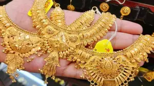 ঈদের আগেই স্বর্ণের বাজারে আ’গুন, ভরিতে বাড়ল যত