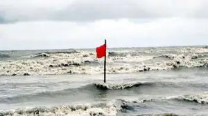 ভয়াবহ পরিস্থিতি, ৩ নম্বর সতর্ক সংকেত জারি