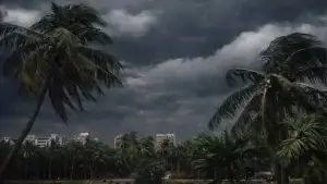রাতে দেশের ১৪ অঞ্চলে ঝড়ের শঙ্কা