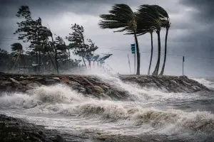 দুপুরের মধ্যে ৬০ কিমি বেগে ঝড়ের শঙ্কা