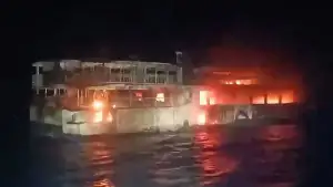 ফেরিতে আগুন: নিহত ৫, নিখোঁজ ৮৭