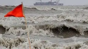 বঙ্গোপসাগরে নিম্নচাপ, ৪ সমুদ্রবন্দরে ৩ নম্বর সংকেত-বৃষ্টি নিয়ে যা জানালো