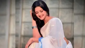 পরীমণির নতুন ভিডিও ভাইরাল-সঙ্গে কে?