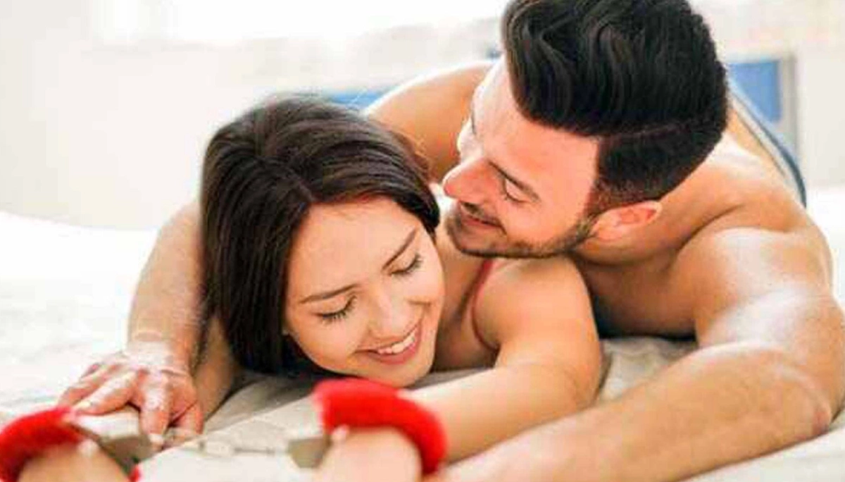 বিছানায় ঝড় তুলতে জানুন যৌবন ধরে রাখার উপায়