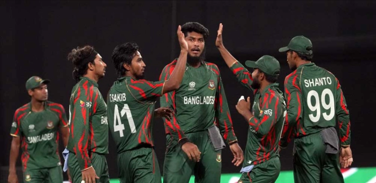 আউট, আউট, আউট; টানা উইকেট হারিয়ে ব্যাকফুটে আফগানিস্তান, দেখেনিন সর্বশেষ রান স্কোর
