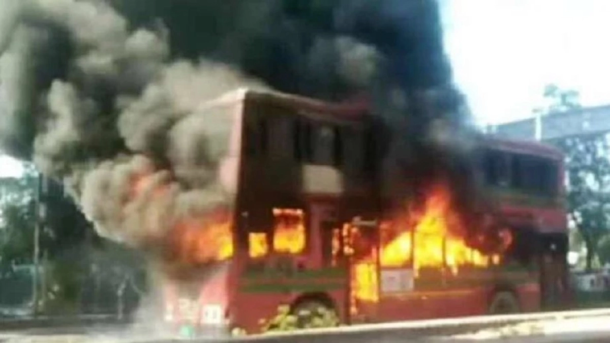 কুড়িল বিশ্বরোডে বিআরটিসি বাসে বিশাল আগুন