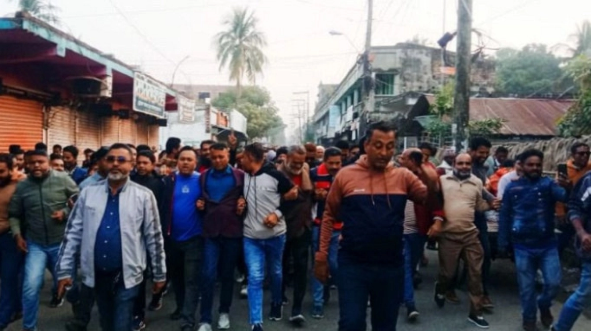 ব্রেকিং নিউজ: যে খবর পেয়ে আনন্দ মিছিল শুরু করে শত শত নেতাকর্মী