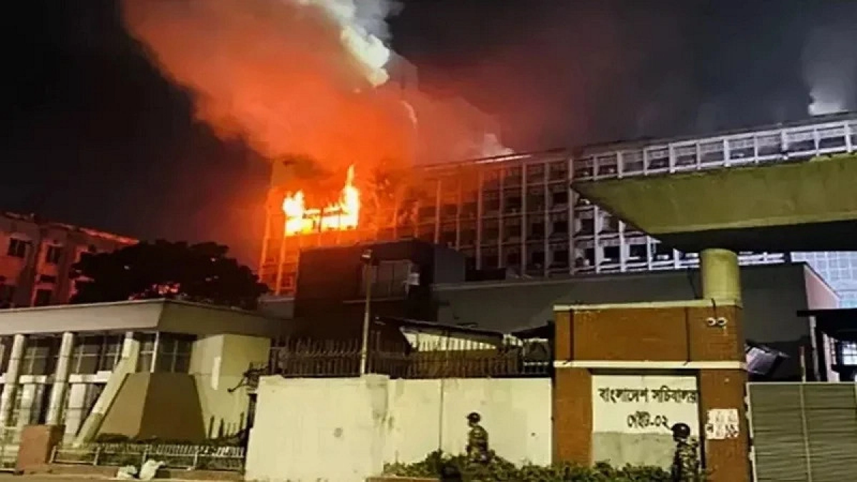 ব্রেকিং নিউজ: বেরিয়ে আসলো আসল সত্য জানা গেল যার কারণে সচিবালয়ে আগুন লাগে