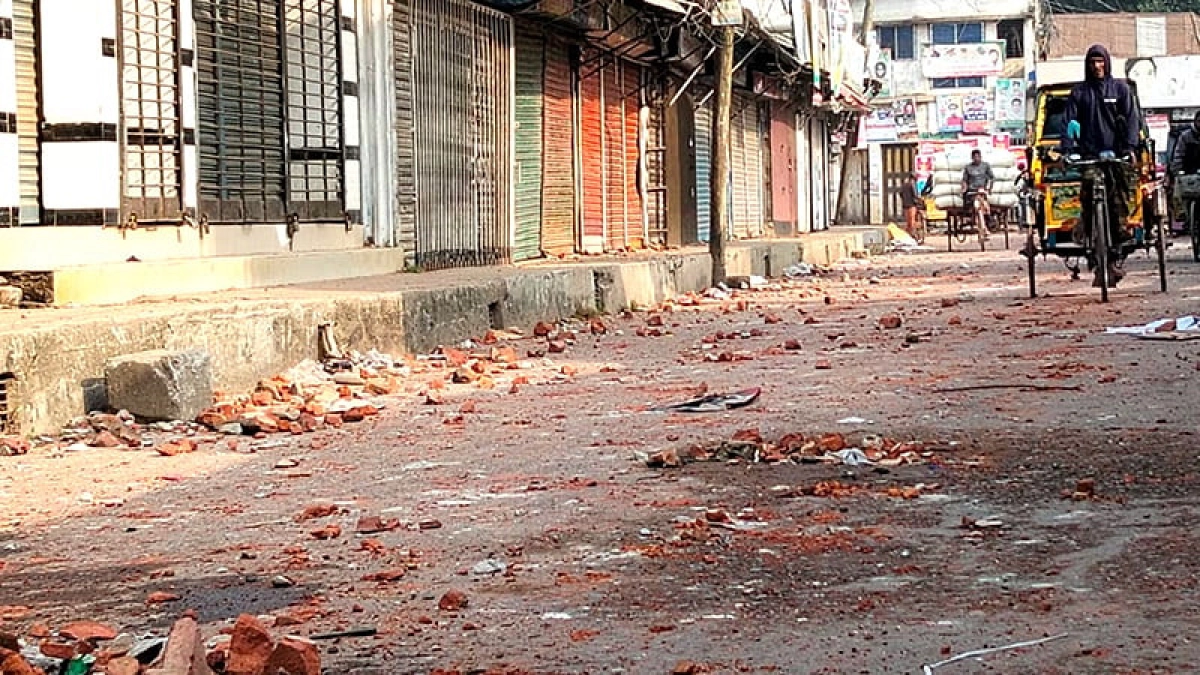 এইমাত্র পাওয়া: মসজিদের মাইকে ঘোষণা দিয়ে ছাত্রদলের দু’গ্রুপের সং ঘ র্ষ, নিয়ন্ত্রণে সেনাবাহিনী মোতায়েন