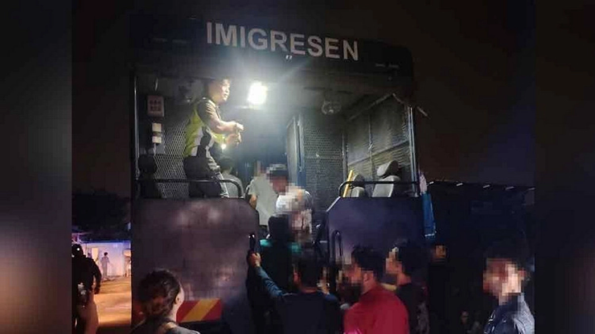 বাংলাদেশি প্রবাসীদের জন্য সতর্কবার্তা