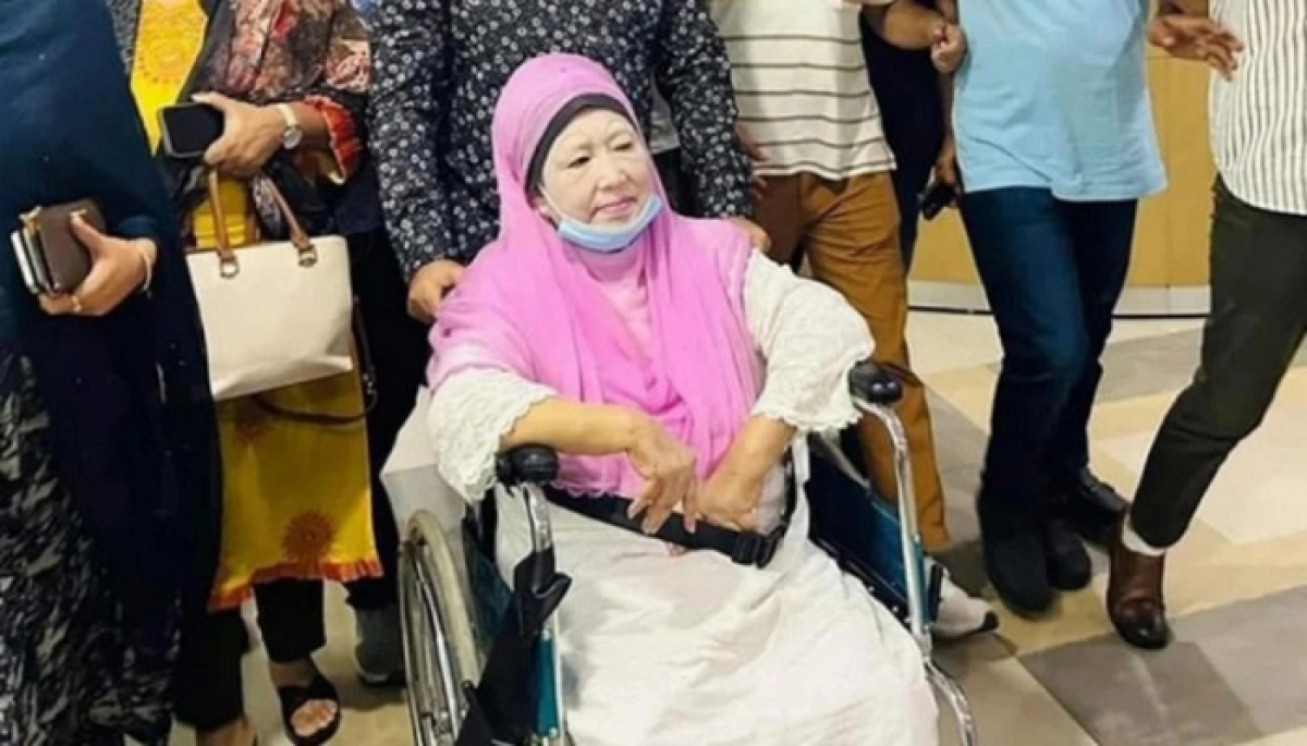 ব্রেকিং নিউজ: যে একটা শুধু ওষুধ কারণে পায়ে হেঁটে গিয়ে হুইল চেয়ারে ফিরলেন খালেদা জিয়া