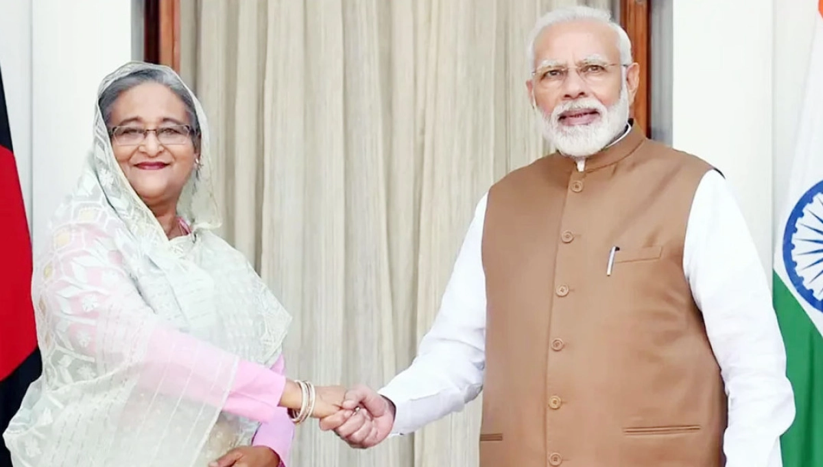 কোন হাসিনা এত গরম দেখায়