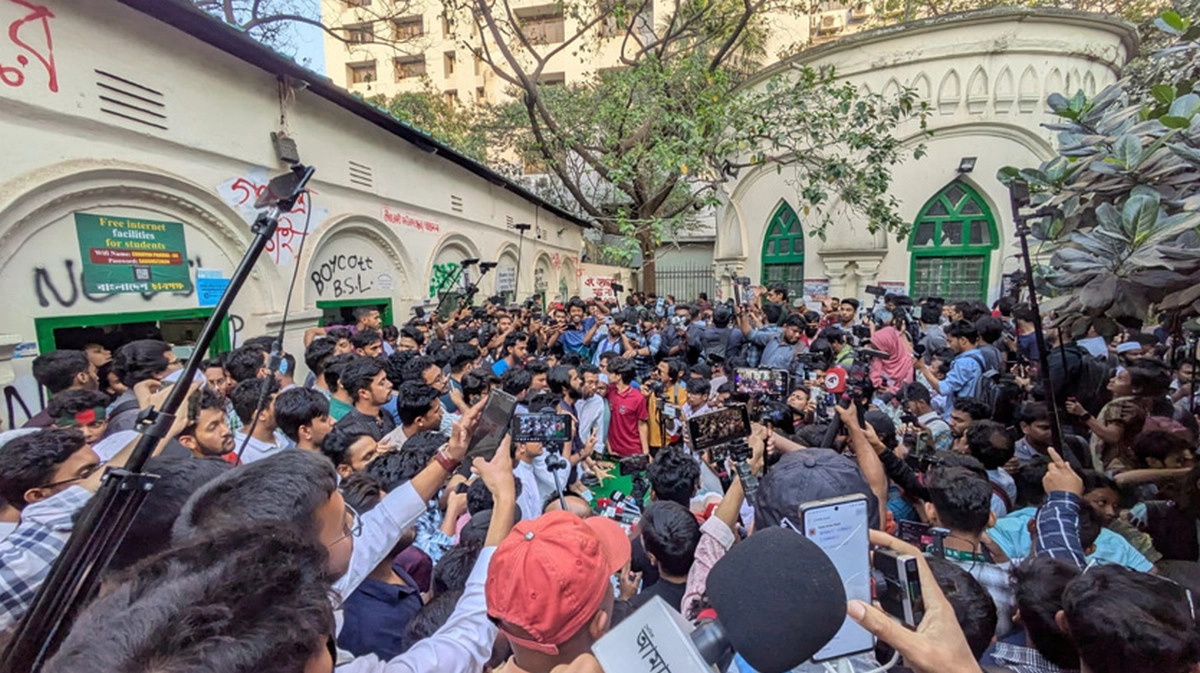 ঢাকা বিশ্ববিদ্যালয়ে নতুন ছাত্র সংগঠন আত্মপ্রকাশ, পদবঞ্চিতদের প্রতিবাদ সংঘর্ষ