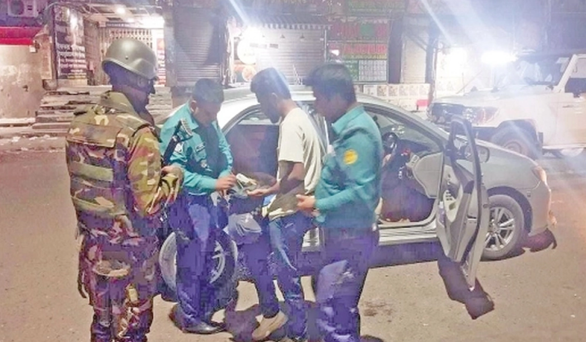 নিরাপত্তার মধ্যেও ঢাকায় অপরাধীদের দৌরাত্ম্য, সেলফি সহ প্রমাণ
