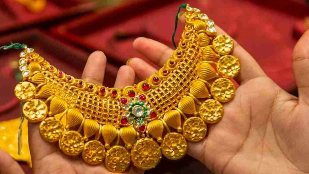 সোনার দাম প্রতি ভরিতে ২ হাজার ৪০৩ টাকা কমলো