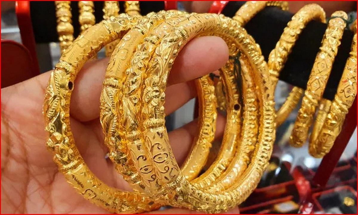 দাম কমিয়ে আজ ১ ভরি সোনার দাম কত হল