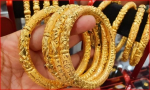 দাম কমিয়ে আজ ১ ভরি সোনার দাম কত হল