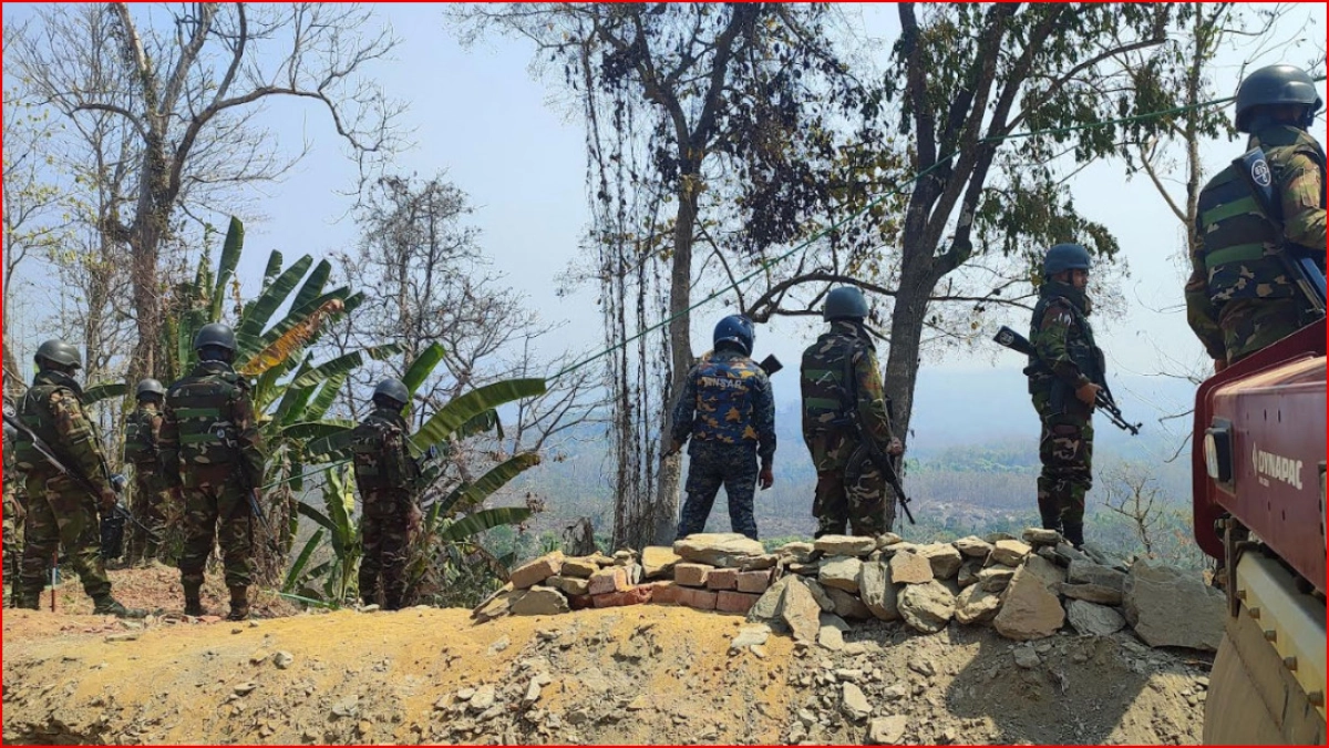 বান্দরবানে সেনা অভিযানে নিহত ২ কেএনএফ সদস্য, উদ্ধার বিপুল অস্ত্র ও গোলাবারুদ