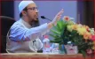 ঘরে কুরআন খোলা থাকলে স্বামী-স্ত্রীর সহবাস কি জায়েজ! ইসলামি দৃষ্টিভঙ্গি কী বলে
