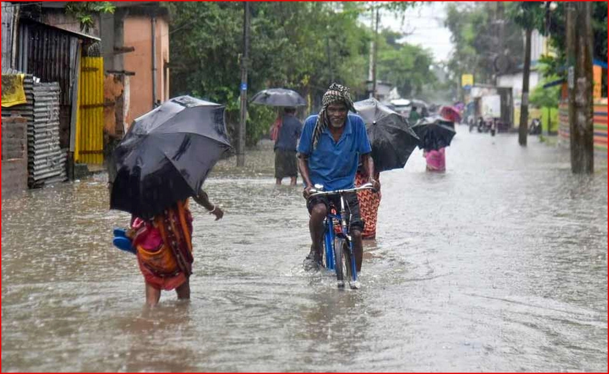 নিম্নচাপের প্রভাবে ঝড়বৃষ্টির আশঙ্কা, বিপদের ঝুঁকিতে যেসব জেলা