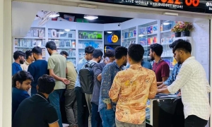 মোবাইল বাজ বিডিতে শুক্রবার ও মঙ্গলবারে প্রযুক্তিপণ্যে ক্রেতাদের উপচে পড়া ভিড়