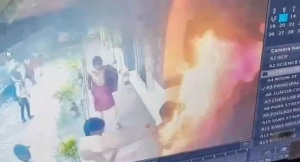 শিক্ষকের কুপ্রস্তাব ও হুমকির শিকার হয়ে ছাত্রীর আত্মহননের চেষ্টা, সহপাঠীও দগ্ধ
