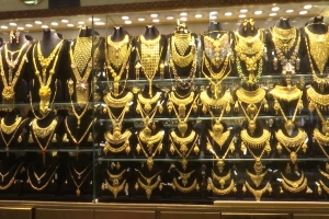 স্বর্ণের দাম কমেছে, জানুন আজকের বাজারদর (১০ ডিসেম্বর)