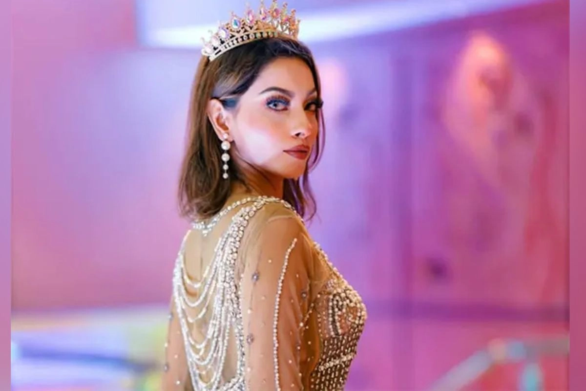 ঢাকা-৮ আসনে প্রার্থী হওয়ার ঘোষণা মডেল মেঘনা আলমের