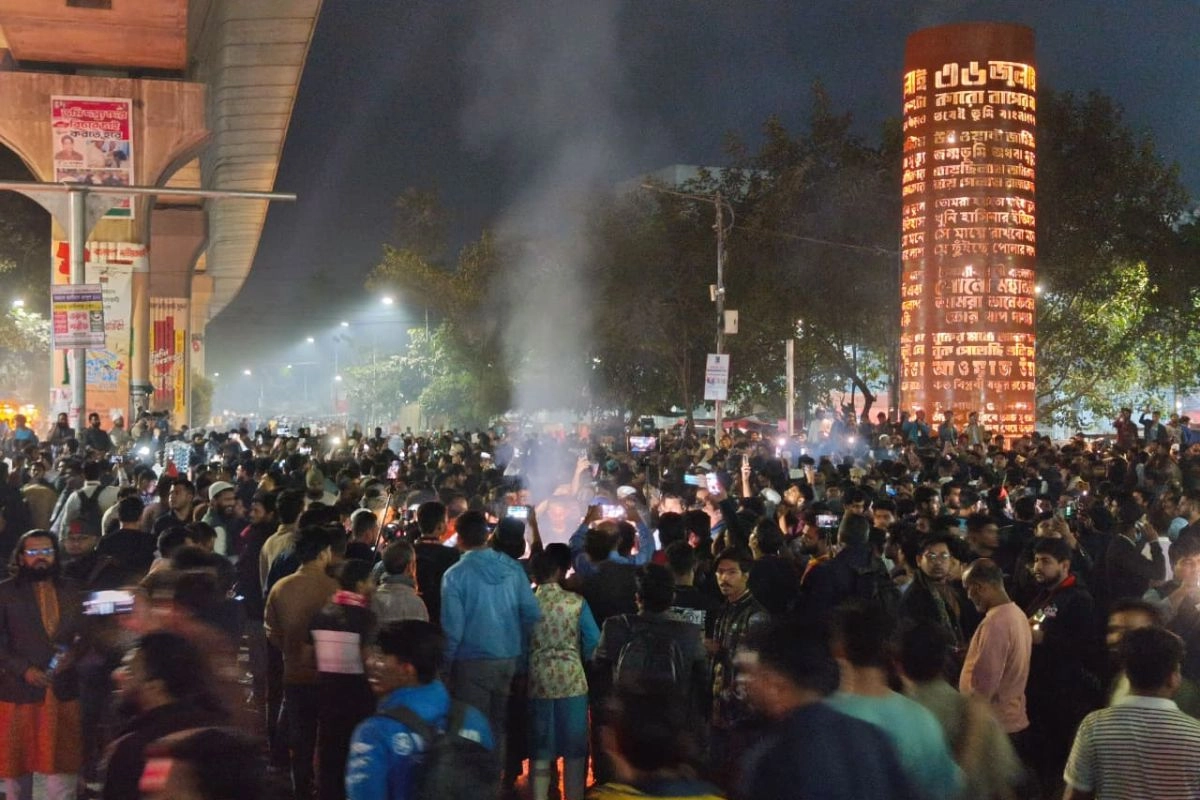 ওসমান হাদির মৃ’ত্যু: শাহবাগ অবরোধে ফেটে পড়ল ছাত্র–জনতা