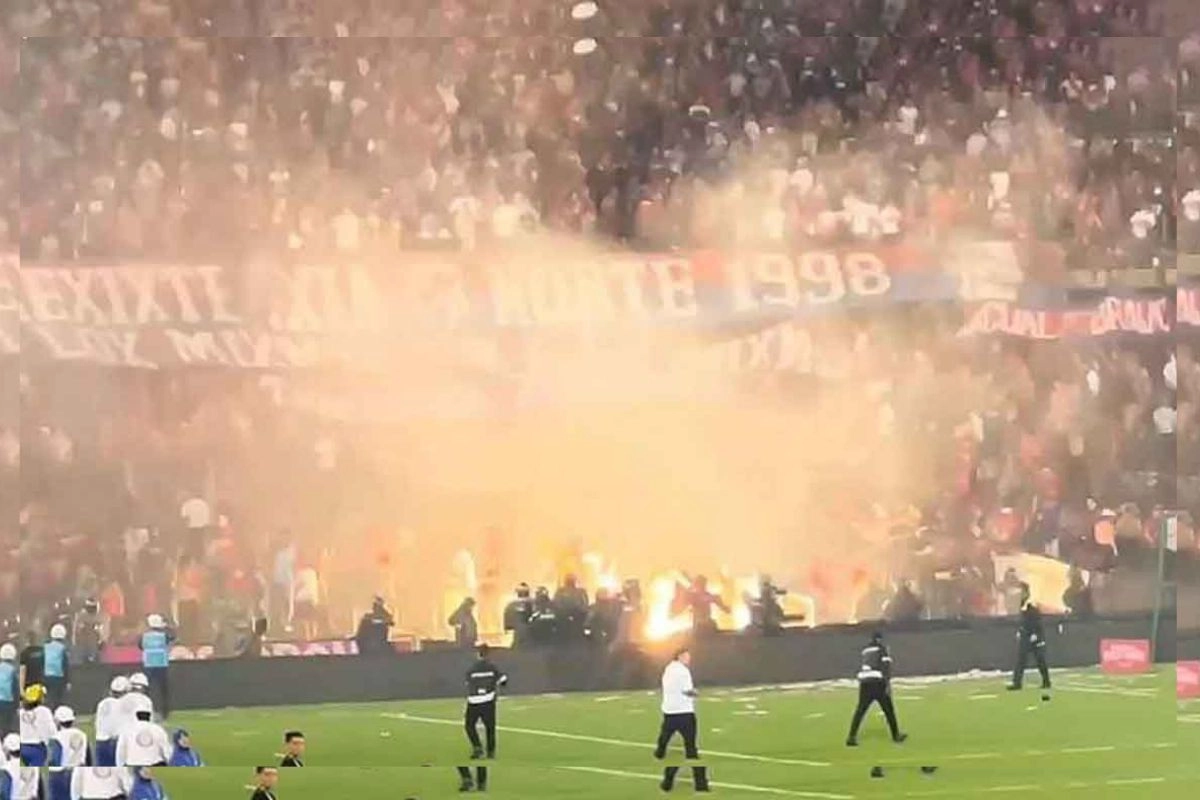 ফুটবল খেলায় ভয়াবহ উত্তেজনা, পুলিশসহ আহত অন্তত ৫৯ জন