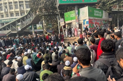 উত্তাল শাহবাগ: হাদি হ’ত্যার বিচারের দাবিতে তৃতীয় দফা অবরোধ