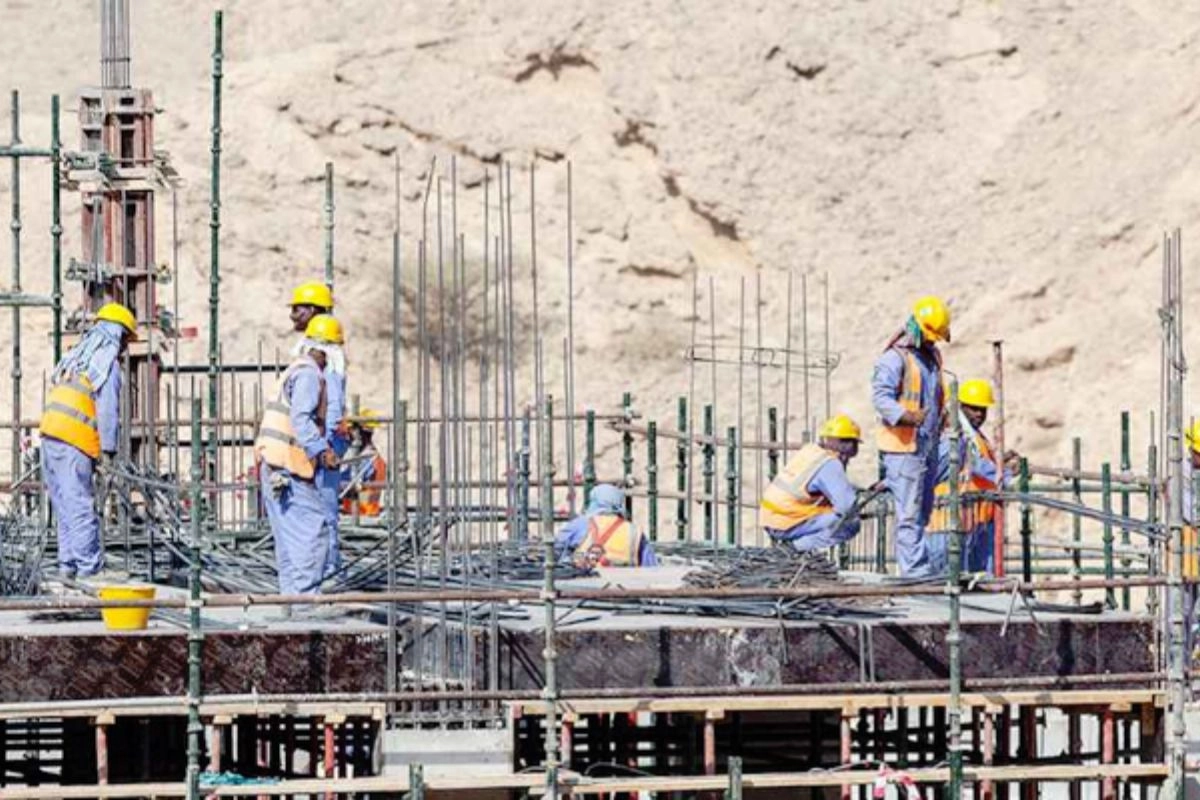 প্রবাসীদের জন্য বড় দুঃসংবাদ: ভিসা থাকলেই হবে না, লাগবে পেশাগত যোগ্যতার লাইসেন্স
