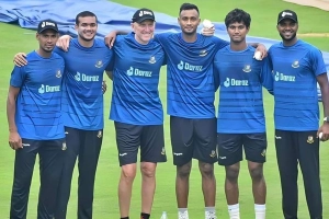 ১৮ বছরের ক্যারিয়ারে ইতি, হঠাৎ করেই ক্রিকেটকে বিদায় জানালেন জনপ্রিয় পেসার