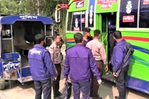 চলন্ত বাসে কলেজছাত্রীকে রাতভর গণধ’র্ষণ, গ্রে’প্তার তিন
