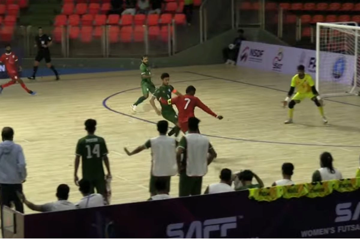 বাংলাদেশ বনাম মালদ্বীপের ফুটবল ম্যাচ: সরাসরি দেখুন এখানে (LIVE)
