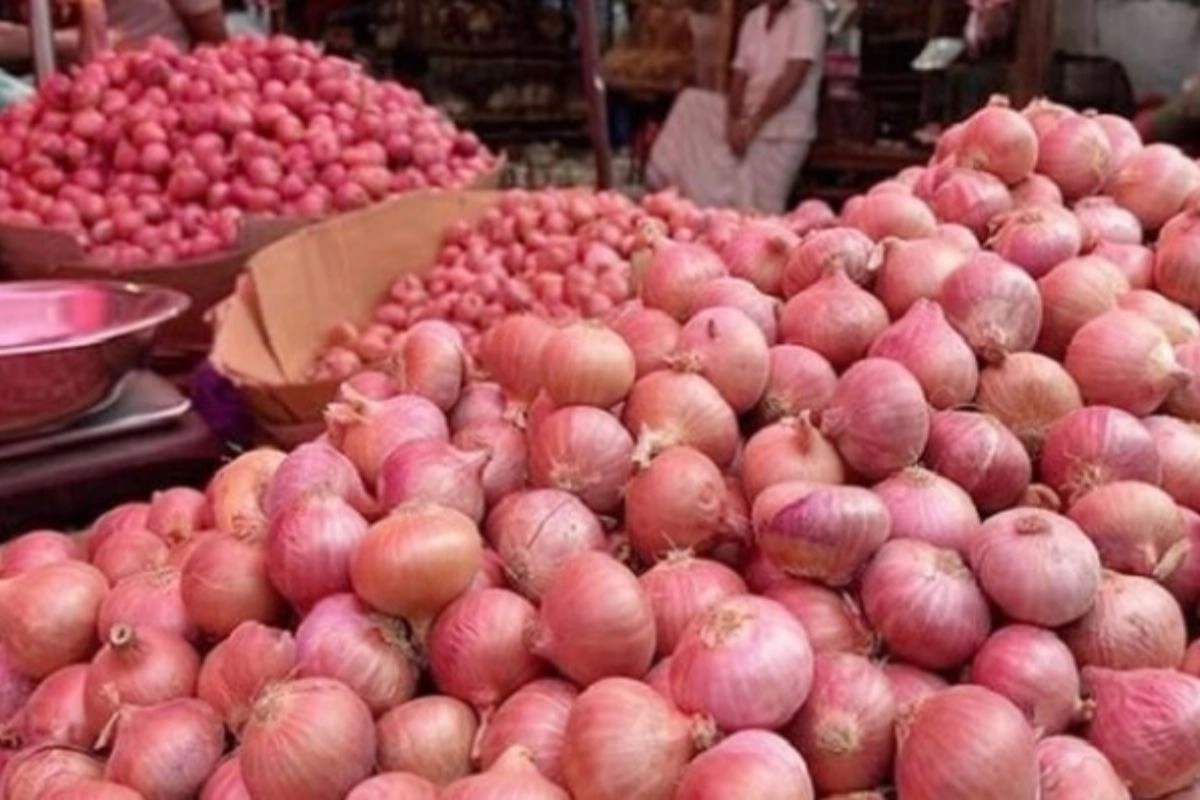 কেজিতে ৩০ টাকা বাড়ল পেঁয়াজের দাম
