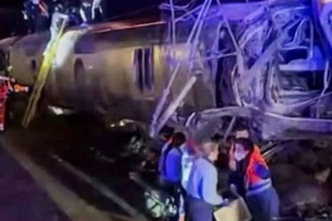 মুখোমুখি দুই ট্রেনের ভয়াবহ সং’ঘর্ষ, নি’হ’ত ২১
