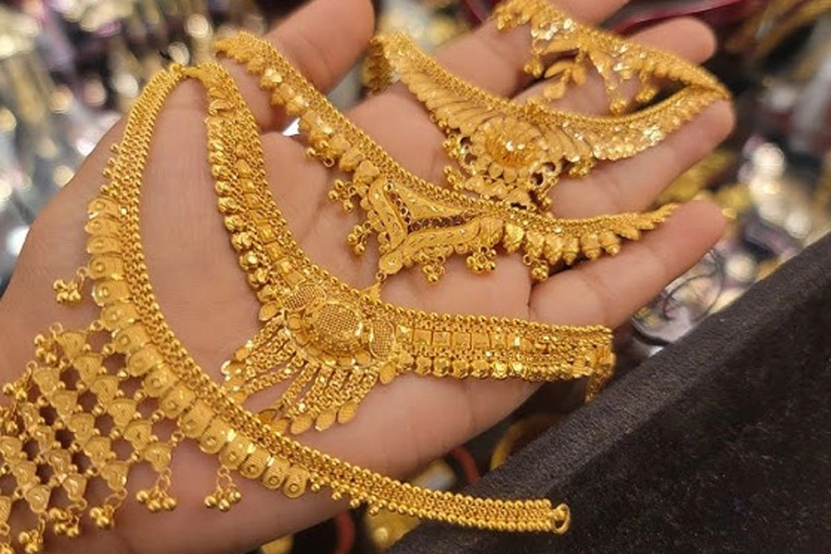 সোনার বাজারে নতুন মাইলফলক: ভরি ছাড়াল আড়াই লাখ টাকা
