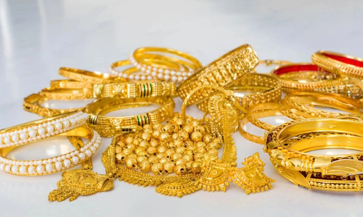 ফের উত্তাল সোনার বাজার: দেখুন আজকের স্বর্ণের দাম (৩ ফেব্রুয়ারি)
