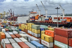 অনির্দিষ্টকালের জন্য বন্ধ চট্টগ্রাম বন্দর-জানুন আসল কারণ
