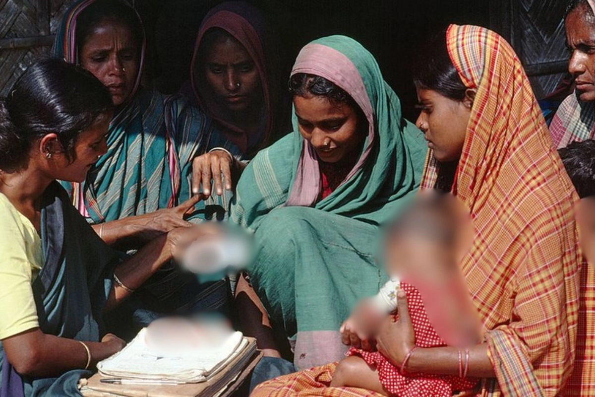 যে কারণে উপকূলীয় অঞ্চলের মেয়েরা নিয়মিত জন্মনিয়ন্ত্রণ পিল ব্যবহার করে!
